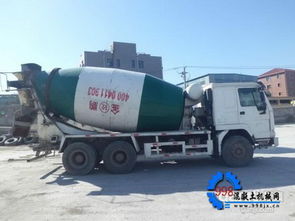 優(yōu)質(zhì)商品混凝土罐車(chē)與背罐車(chē)整體出售，價(jià)格僅17萬(wàn)元